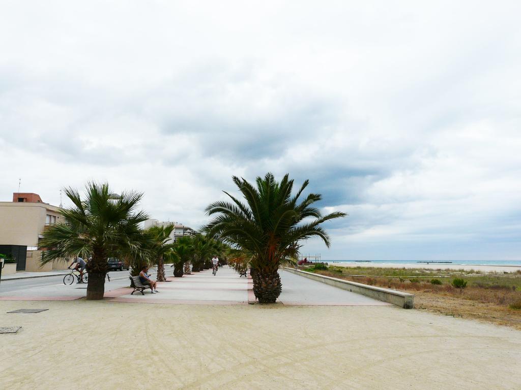 Apart Hotels Mar Blava Cubelles Kültér fotó